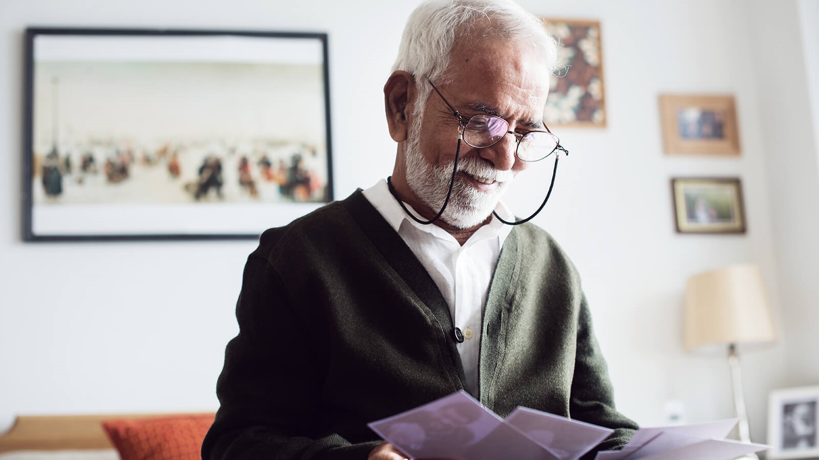 A man wearing Varifocal glass